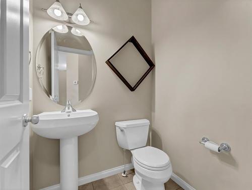 8 Terrace Avenue Ne, Medicine Hat, AB - Indoor Photo Showing Bathroom