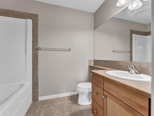 8 Terrace Avenue Ne, Medicine Hat, AB - Indoor Photo Showing Bathroom