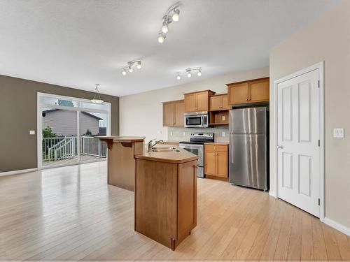 8 Terrace Avenue Ne, Medicine Hat, AB - Indoor Photo Showing Kitchen