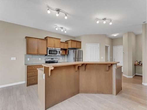 8 Terrace Avenue Ne, Medicine Hat, AB - Indoor Photo Showing Kitchen