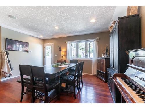 546 Parkview Close Ne, Medicine Hat, AB - Indoor Photo Showing Dining Room