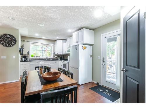 546 Parkview Close Ne, Medicine Hat, AB - Indoor Photo Showing Dining Room