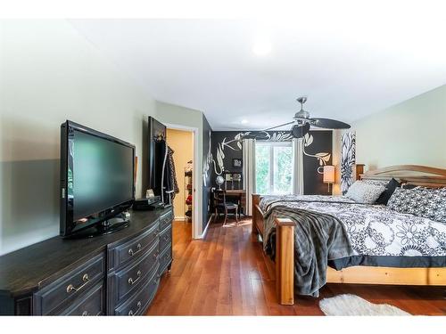 546 Parkview Close Ne, Medicine Hat, AB - Indoor Photo Showing Bedroom