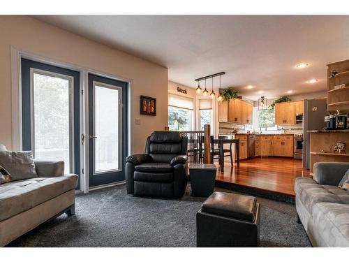 75 Palliser Way Ne, Medicine Hat, AB - Indoor Photo Showing Living Room