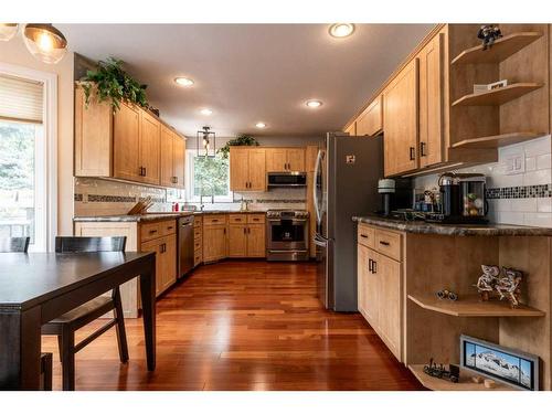 75 Palliser Way Ne, Medicine Hat, AB - Indoor Photo Showing Kitchen