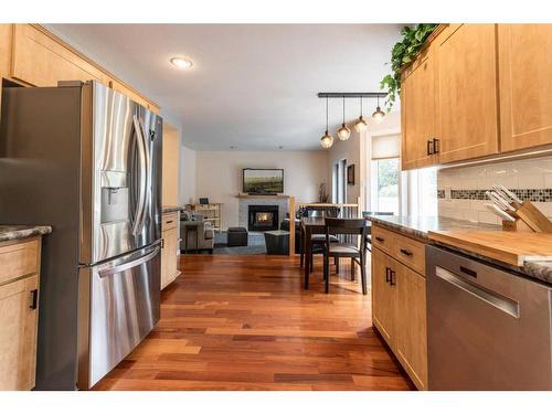 75 Palliser Way Ne, Medicine Hat, AB - Indoor Photo Showing Kitchen