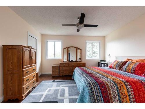 75 Palliser Way Ne, Medicine Hat, AB - Indoor Photo Showing Bedroom