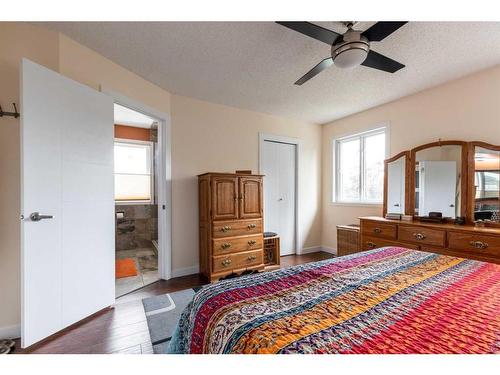 75 Palliser Way Ne, Medicine Hat, AB - Indoor Photo Showing Bedroom