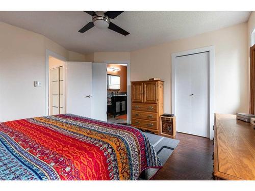 75 Palliser Way Ne, Medicine Hat, AB - Indoor Photo Showing Bedroom