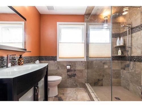 75 Palliser Way Ne, Medicine Hat, AB - Indoor Photo Showing Bathroom