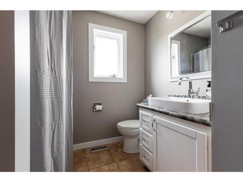 75 Palliser Way Ne, Medicine Hat, AB - Indoor Photo Showing Bathroom