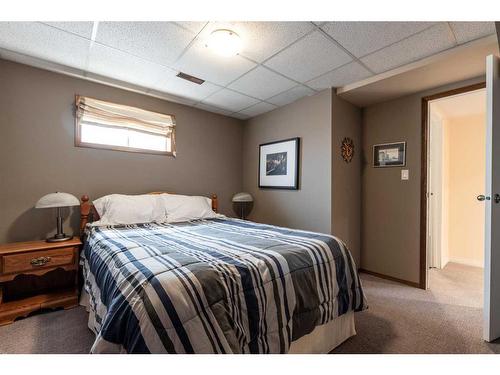 75 Palliser Way Ne, Medicine Hat, AB - Indoor Photo Showing Bedroom