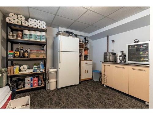 75 Palliser Way Ne, Medicine Hat, AB - Indoor Photo Showing Kitchen