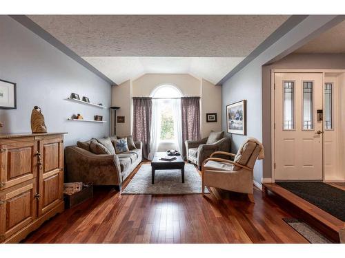 75 Palliser Way Ne, Medicine Hat, AB - Indoor Photo Showing Living Room