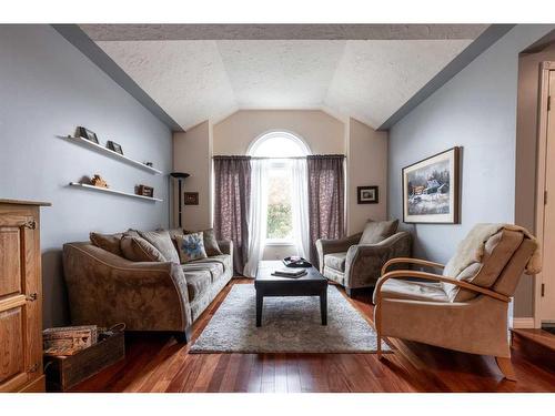 75 Palliser Way Ne, Medicine Hat, AB - Indoor Photo Showing Living Room