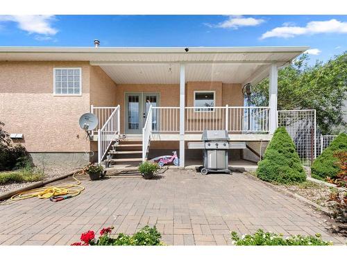 21 Cottonwood Close Sw, Medicine Hat, AB - Outdoor With Deck Patio Veranda