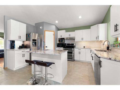 21 Cottonwood Close Sw, Medicine Hat, AB - Indoor Photo Showing Kitchen With Stainless Steel Kitchen With Upgraded Kitchen