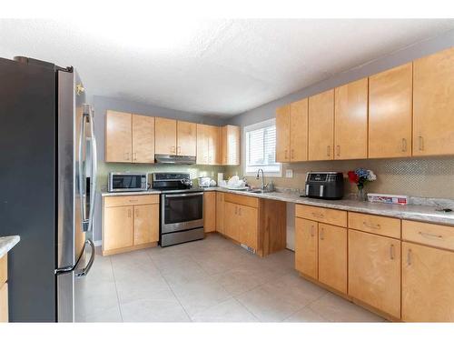 2409 24 Street Se, Medicine Hat, AB - Indoor Photo Showing Kitchen With Double Sink