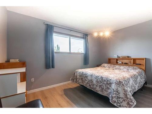 2409 24 Street Se, Medicine Hat, AB - Indoor Photo Showing Bedroom