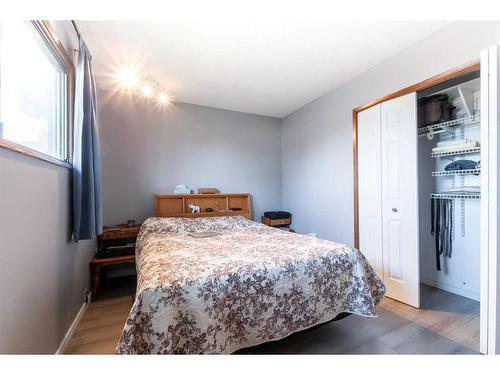 2409 24 Street Se, Medicine Hat, AB - Indoor Photo Showing Bedroom