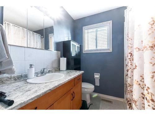 2409 24 Street Se, Medicine Hat, AB - Indoor Photo Showing Bathroom