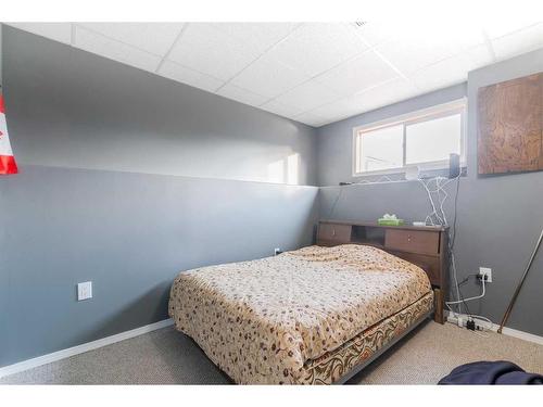 2409 24 Street Se, Medicine Hat, AB - Indoor Photo Showing Bedroom