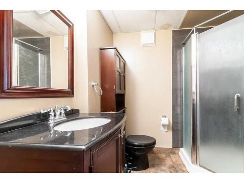 2409 24 Street Se, Medicine Hat, AB - Indoor Photo Showing Bathroom