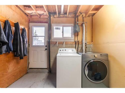 2409 24 Street Se, Medicine Hat, AB - Indoor Photo Showing Laundry Room