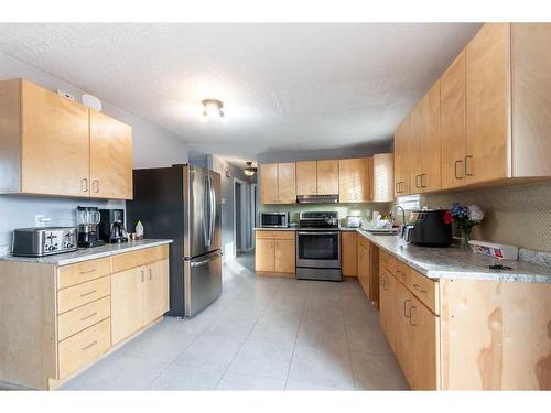 2409 24 Street Se, Medicine Hat, AB - Indoor Photo Showing Kitchen