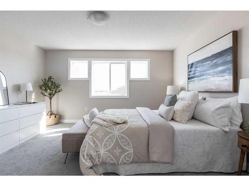 1 Hamptons Gate Se, Medicine Hat, AB - Indoor Photo Showing Bedroom