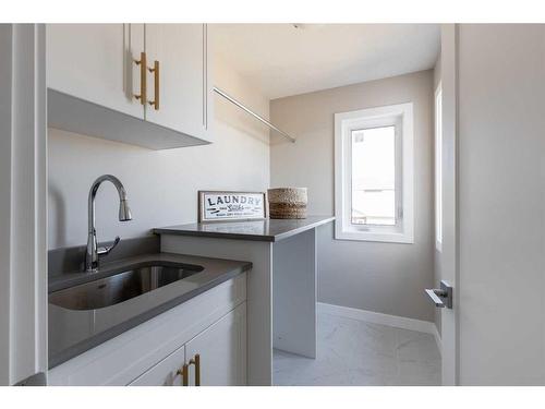 1 Hamptons Gate Se, Medicine Hat, AB - Indoor Photo Showing Kitchen