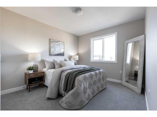 1 Hamptons Gate Se, Medicine Hat, AB - Indoor Photo Showing Bedroom