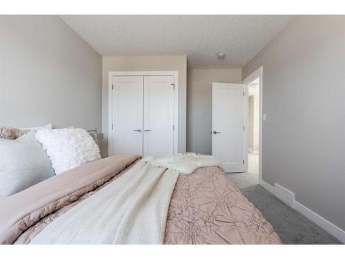 1 Hamptons Gate Se, Medicine Hat, AB - Indoor Photo Showing Bedroom