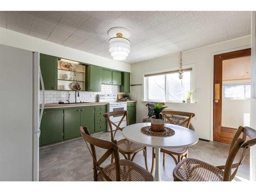 157 7 Street Se, Medicine Hat, AB - Indoor Photo Showing Dining Room