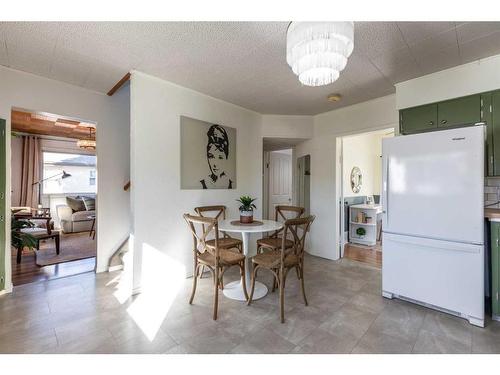 157 7 Street Se, Medicine Hat, AB - Indoor Photo Showing Dining Room