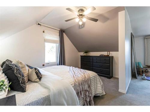 157 7 Street Se, Medicine Hat, AB - Indoor Photo Showing Bedroom