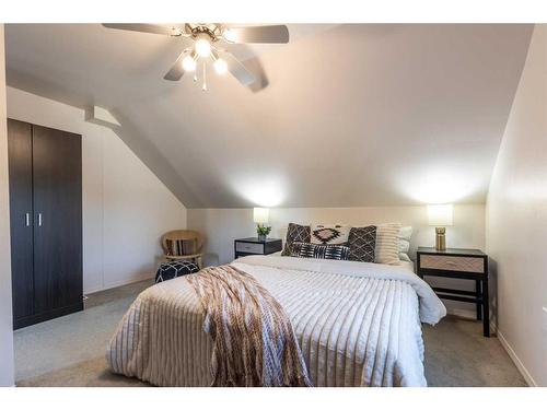 157 7 Street Se, Medicine Hat, AB - Indoor Photo Showing Bedroom