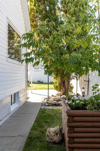 157 7 Street Se, Medicine Hat, AB - Outdoor