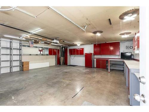 157 7 Street Se, Medicine Hat, AB - Indoor Photo Showing Garage