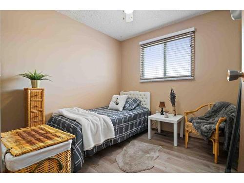 83 Stevenson Street Se, Medicine Hat, AB - Indoor Photo Showing Bedroom