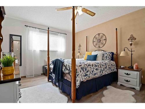 83 Stevenson Street Se, Medicine Hat, AB - Indoor Photo Showing Bedroom