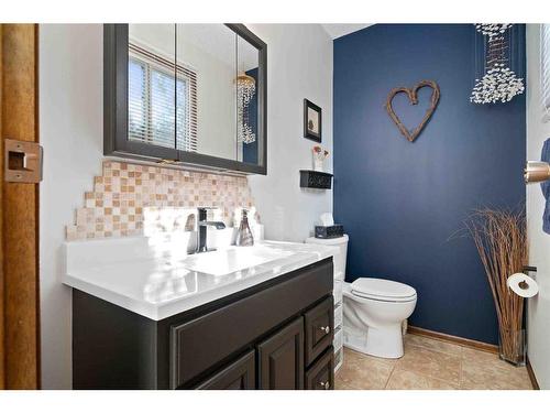 83 Stevenson Street Se, Medicine Hat, AB - Indoor Photo Showing Bathroom