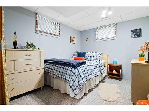 83 Stevenson Street Se, Medicine Hat, AB - Indoor Photo Showing Bedroom