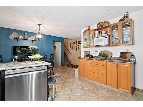 83 Stevenson Street Se, Medicine Hat, AB - Indoor Photo Showing Kitchen