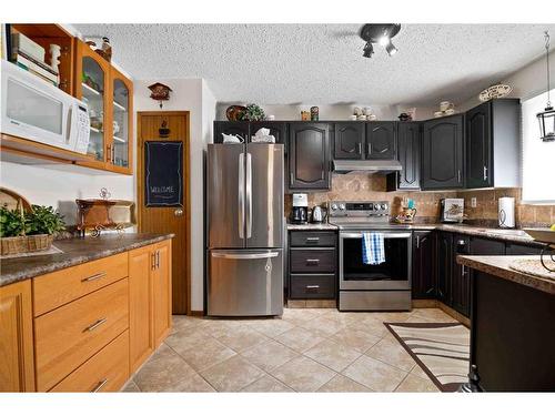 83 Stevenson Street Se, Medicine Hat, AB - Indoor Photo Showing Kitchen