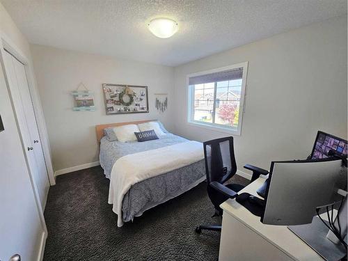 60 Auburn Glen Gardens Se, Calgary, AB - Indoor Photo Showing Bedroom