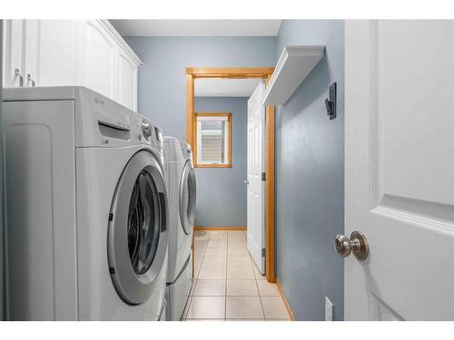 194 Ranchlands Boulevard Ne, Medicine Hat, AB - Indoor Photo Showing Laundry Room