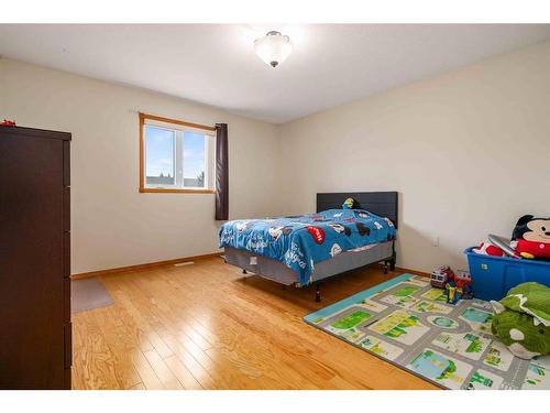 194 Ranchlands Boulevard Ne, Medicine Hat, AB - Indoor Photo Showing Bedroom