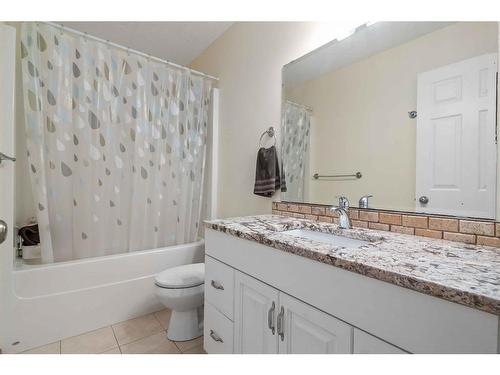 194 Ranchlands Boulevard Ne, Medicine Hat, AB - Indoor Photo Showing Bathroom