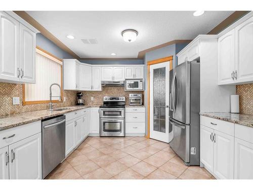 194 Ranchlands Boulevard Ne, Medicine Hat, AB - Indoor Photo Showing Kitchen With Upgraded Kitchen